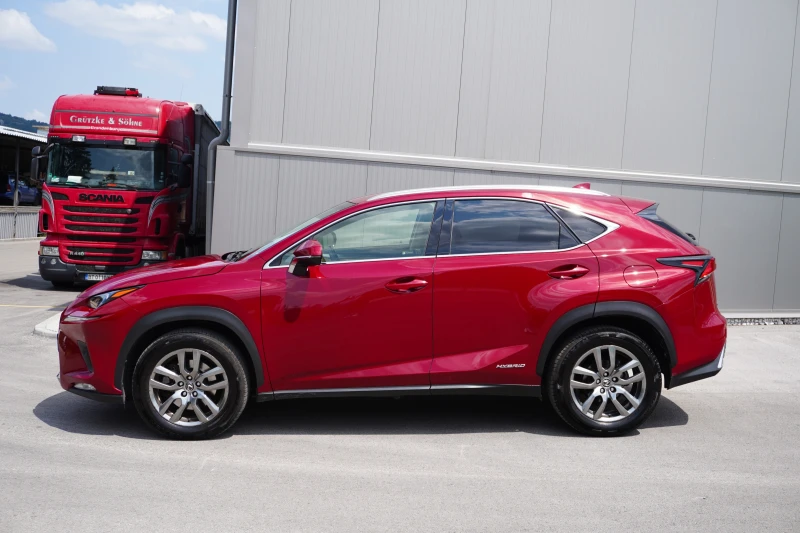 Lexus NX 300h Luxury Face Carplay Keyless, снимка 2 - Автомобили и джипове - 51333927