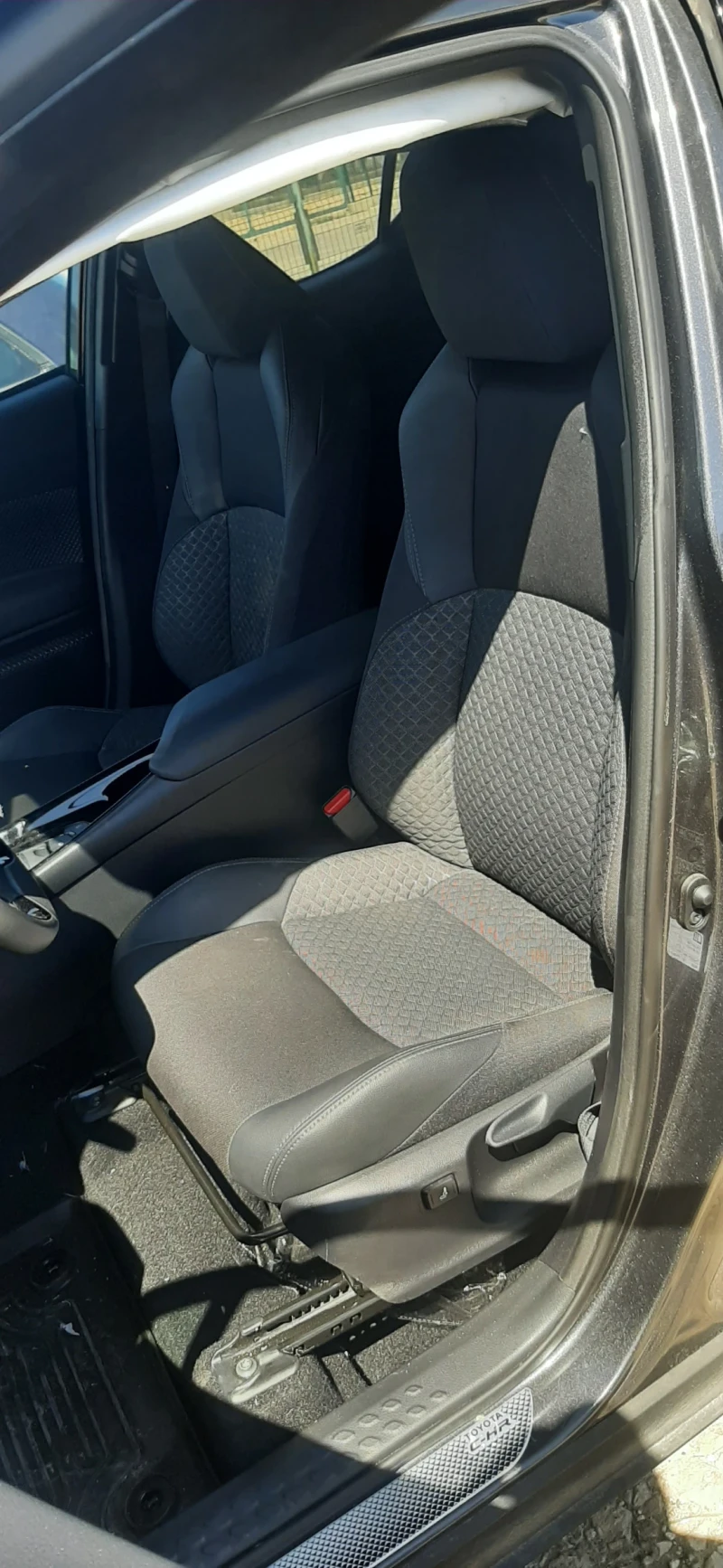 Toyota C-HR 2.0 i, снимка 6 - Автомобили и джипове - 51569584