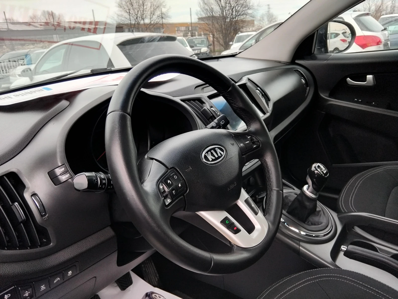 Kia Sportage 2.0, снимка 7 - Автомобили и джипове - 54098668