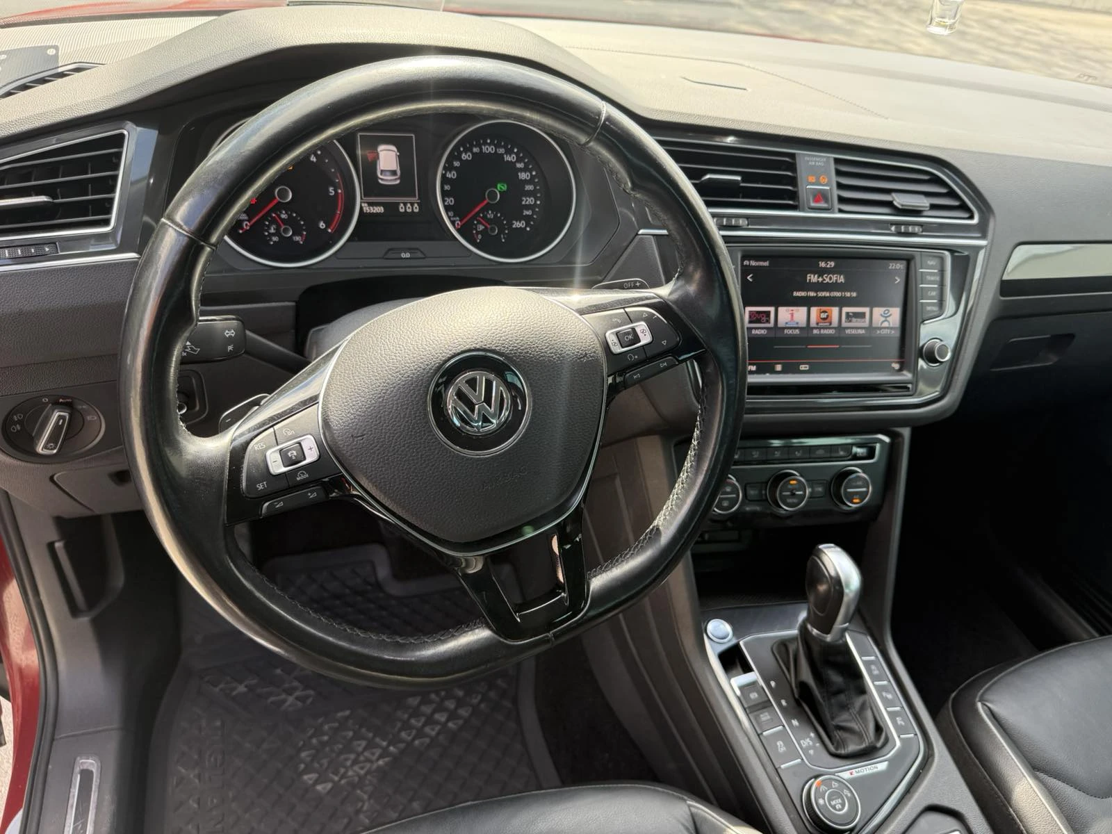 VW Tiguan 2.0 TDI 190кс 4х4, снимка 9 - Автомобили и джипове - 54999056