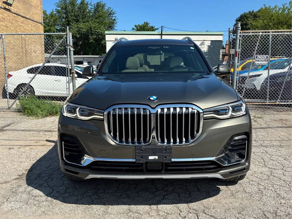 BMW X7 xDrive40i * ДИСТРОНИК * ЛАЗЕРИ * SKY LOUNGE , снимка 2 - Автомобили и джипове - 55478089