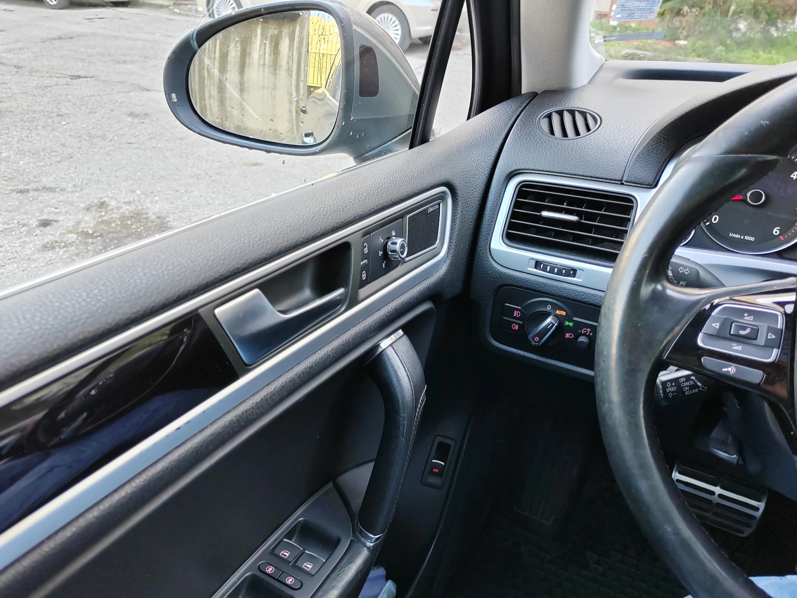 VW Touareg, снимка 10 - Автомобили и джипове - 55803657