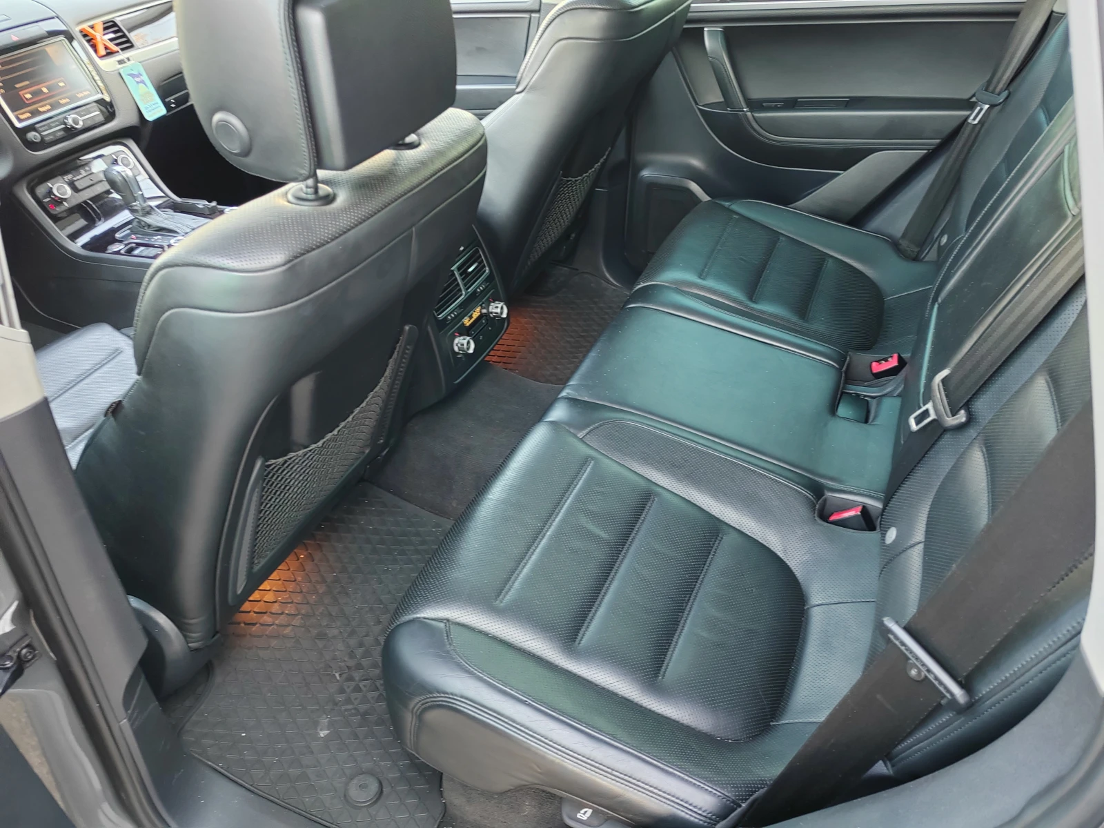 VW Touareg, снимка 4 - Автомобили и джипове - 55803657