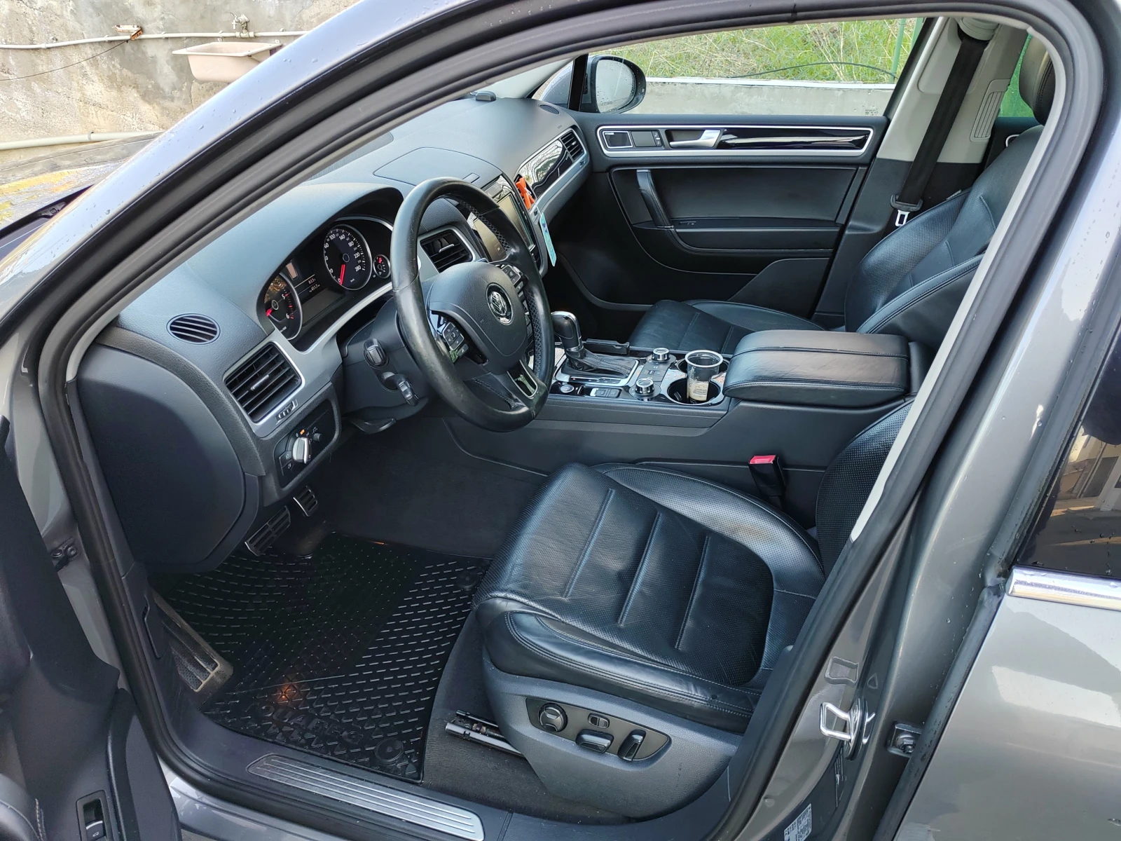 VW Touareg, снимка 3 - Автомобили и джипове - 55803657