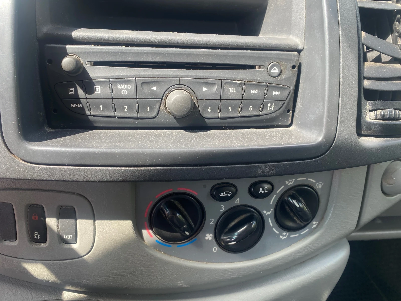 Renault Trafic 2.0 DCI КЛИМА, снимка 7 - Бусове и автобуси - 55666861