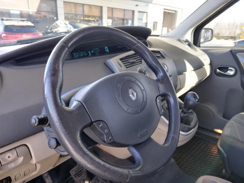 Renault Scenic, снимка 14 - Автомобили и джипове - 49221677