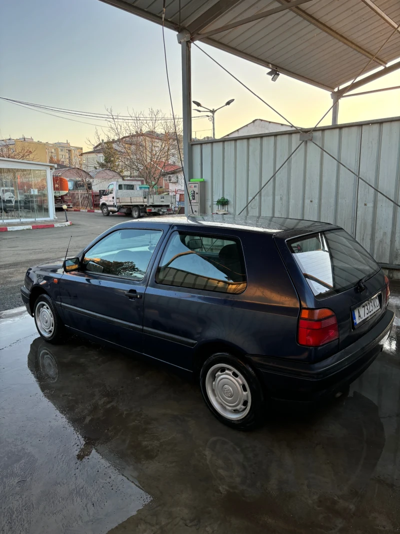 VW Golf 1.8, снимка 4 - Автомобили и джипове - 49250381