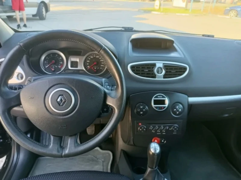 Renault Clio, снимка 11 - Автомобили и джипове - 49516564