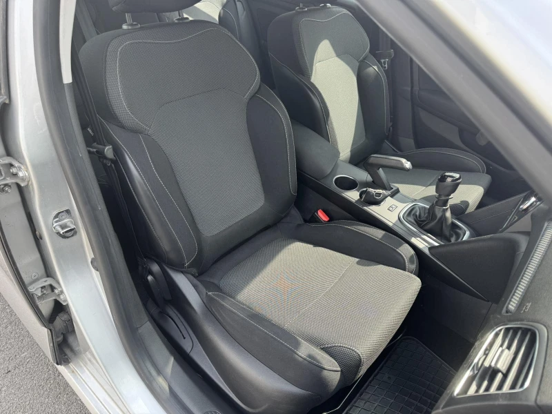 Renault Megane 1.5DCI, снимка 9 - Автомобили и джипове - 51189952