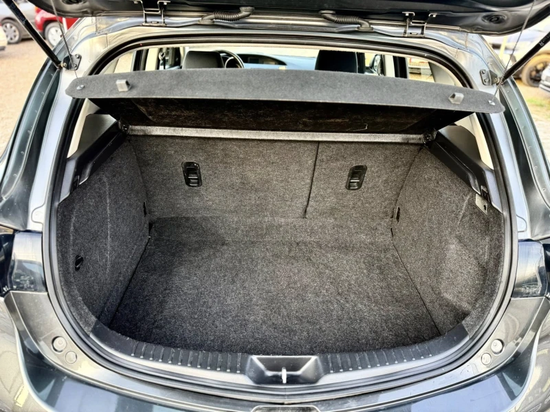 Mazda 3 1.6, снимка 16 - Автомобили и джипове - 52207614