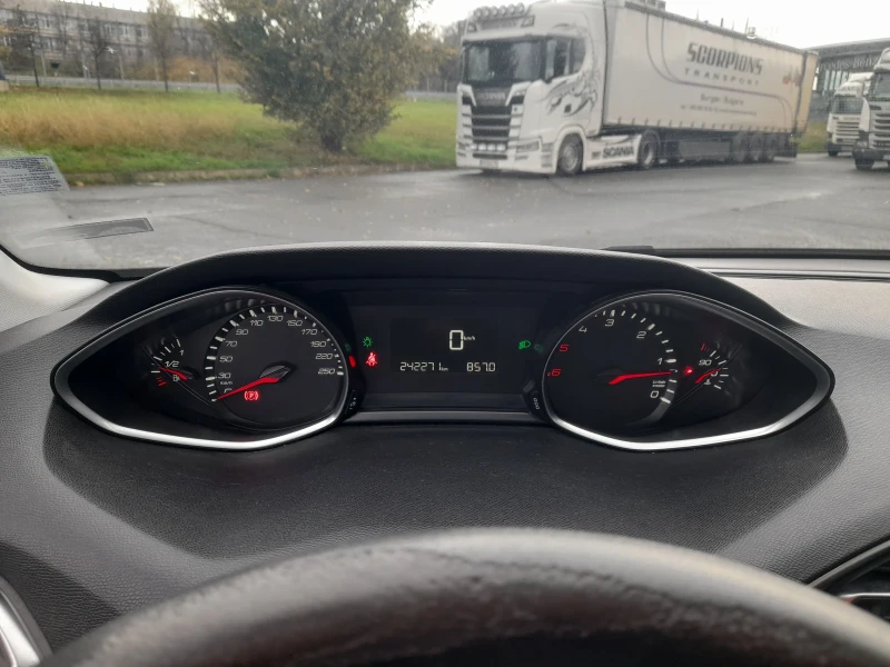 Peugeot 308 1.6 Blue Hdi , снимка 8 - Автомобили и джипове - 52512227