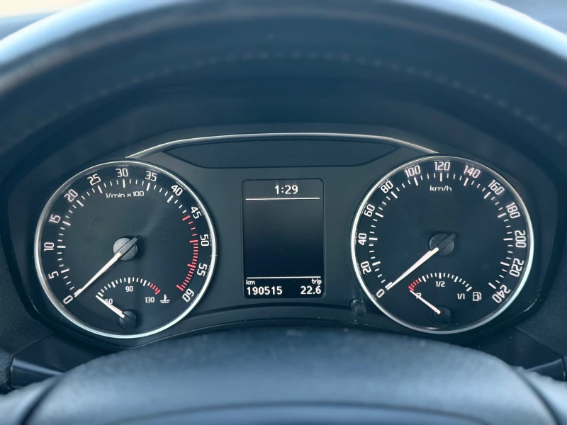 Skoda Octavia 1.9TDI РЕАЛНИ КИЛОМЕТРИ , снимка 9 - Автомобили и джипове - 52849693