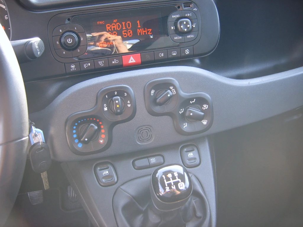 Fiat Panda 1, 2i    euro 6 - изображение 9