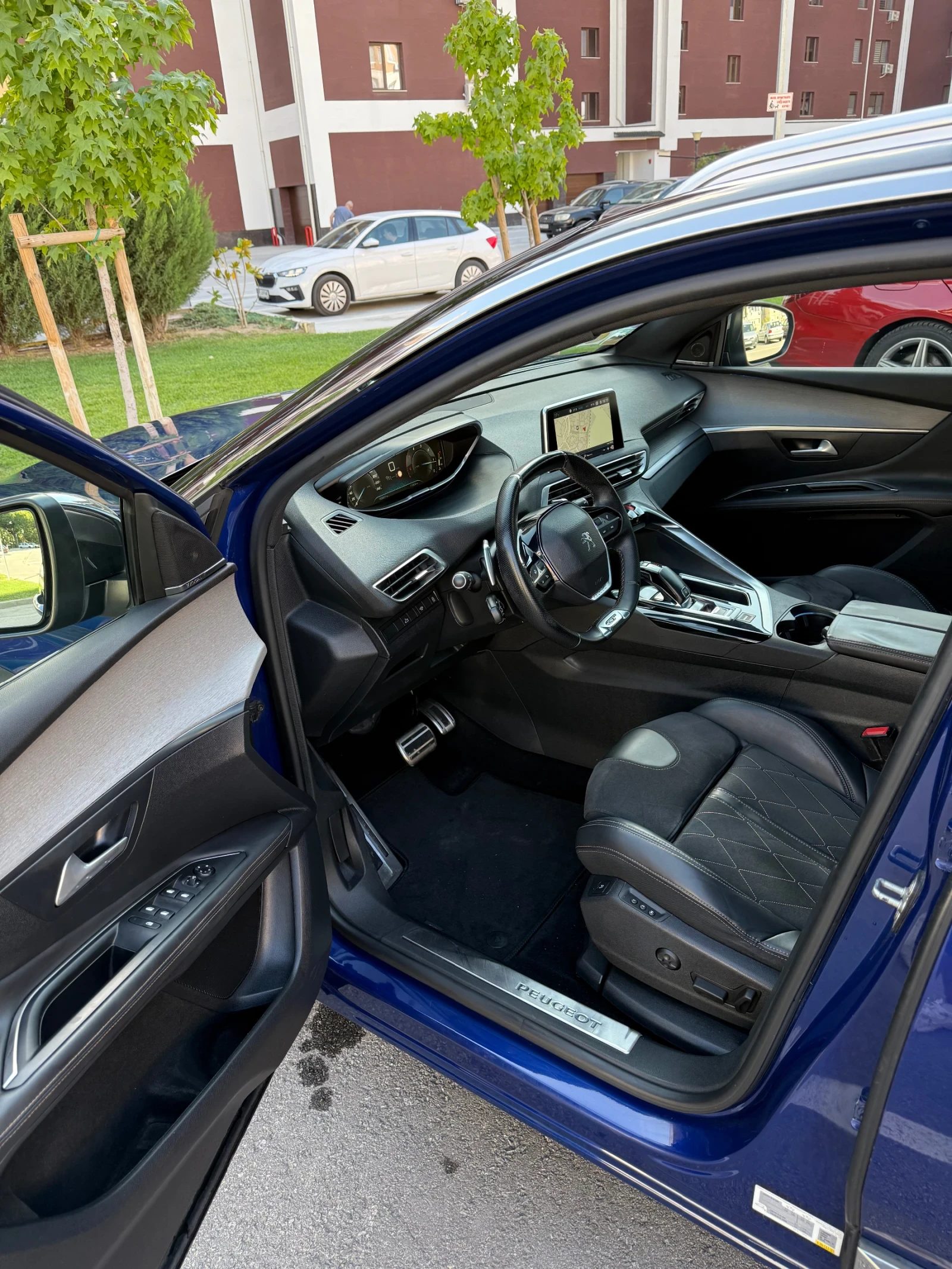 Peugeot 3008 GT/FullLED/Pano/Assist/360/KEYGO | Mobile.bg   9