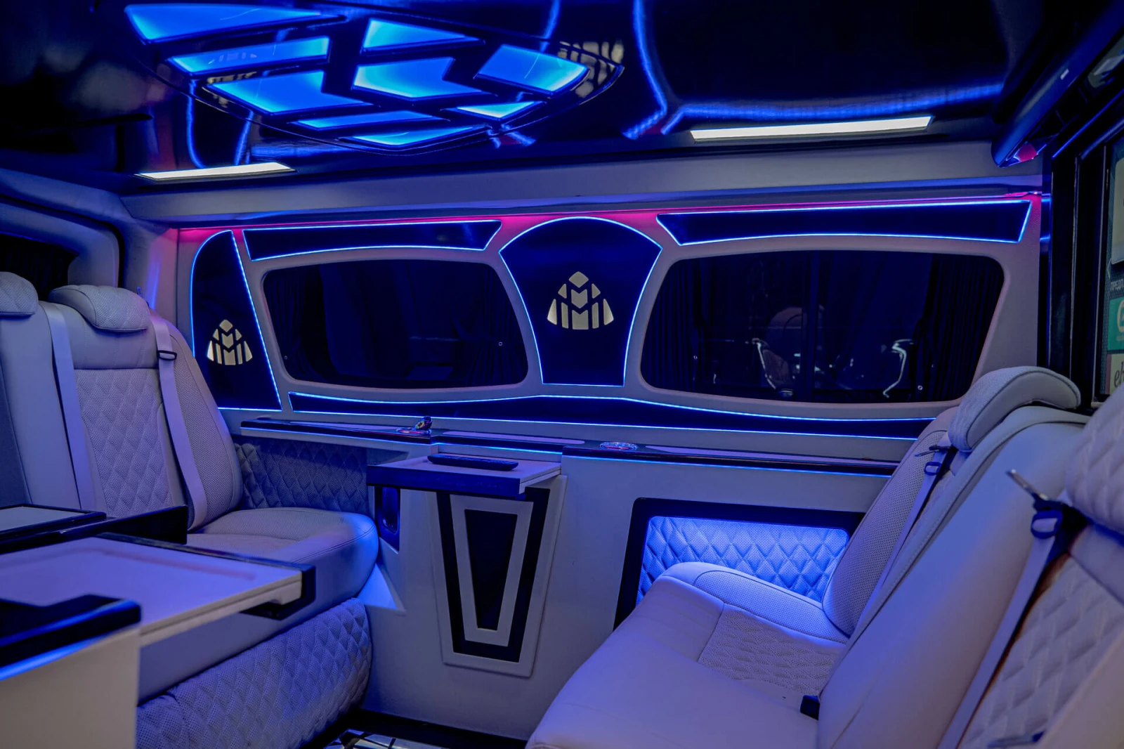 Mercedes-Benz Viano MAYBACH/2.2 CDI/LONG/PRO/4Matic/Android, снимка 12 - Автомобили и джипове - 53872054