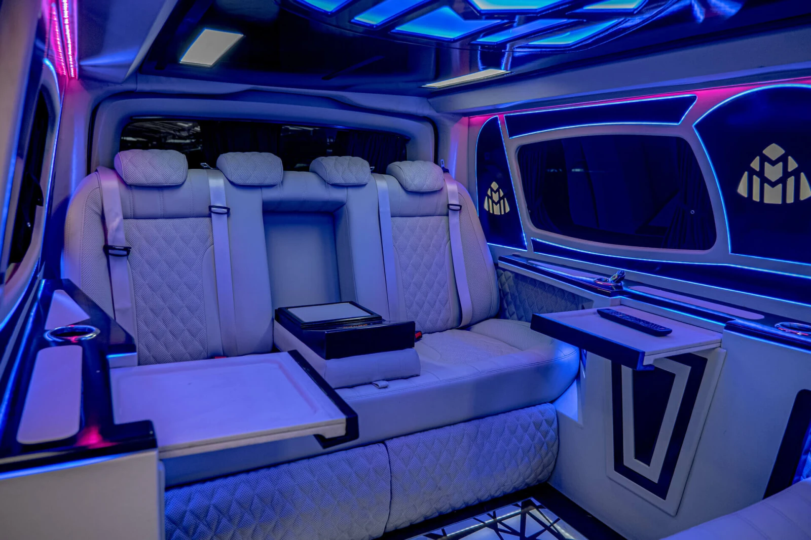 Mercedes-Benz Viano MAYBACH/2.2 CDI/LONG/PRO/4Matic/Android, снимка 13 - Автомобили и джипове - 53872054