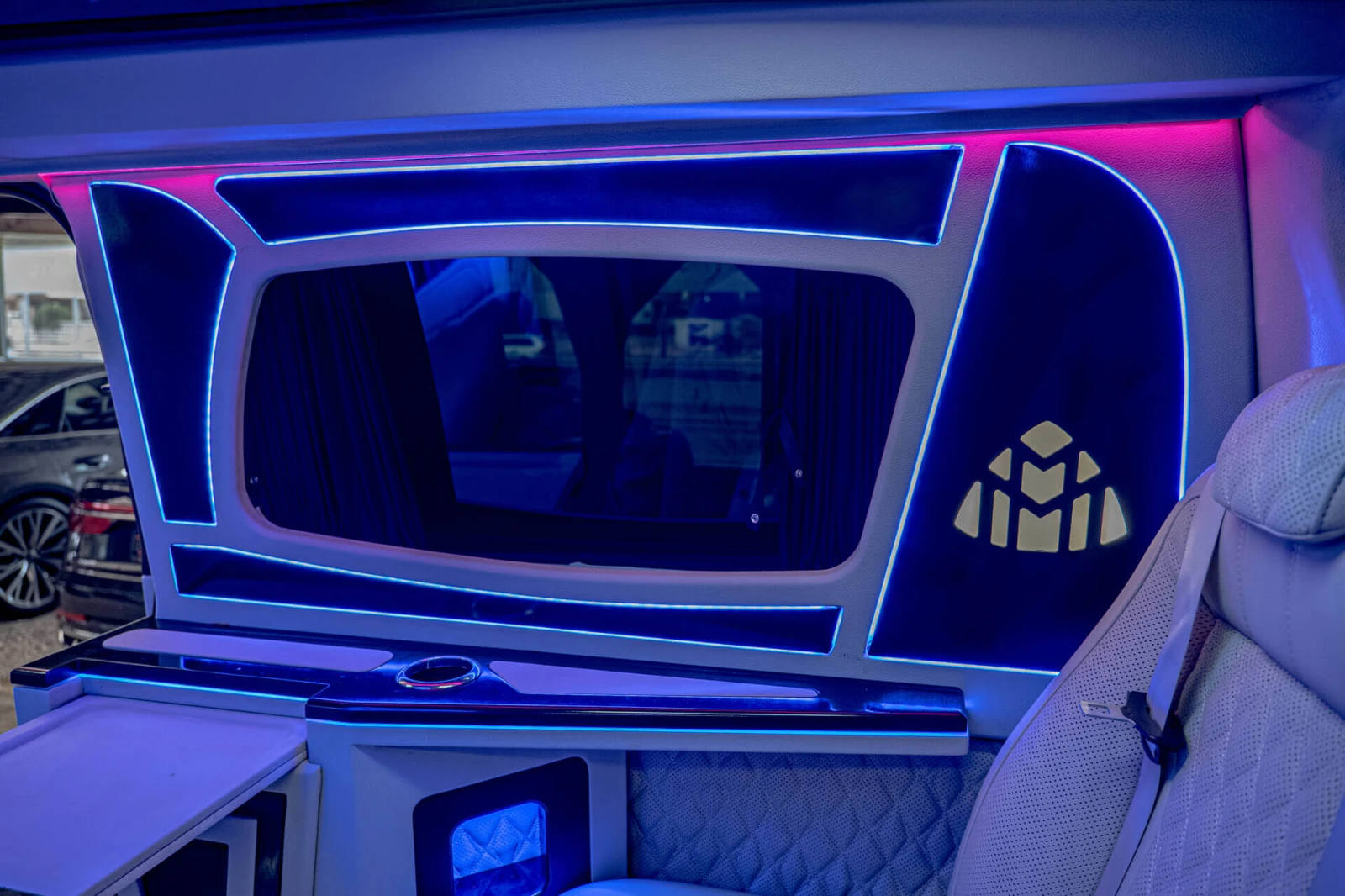 Mercedes-Benz Viano MAYBACH/2.2 CDI/LONG/PRO/4Matic/Android, снимка 15 - Автомобили и джипове - 53872054