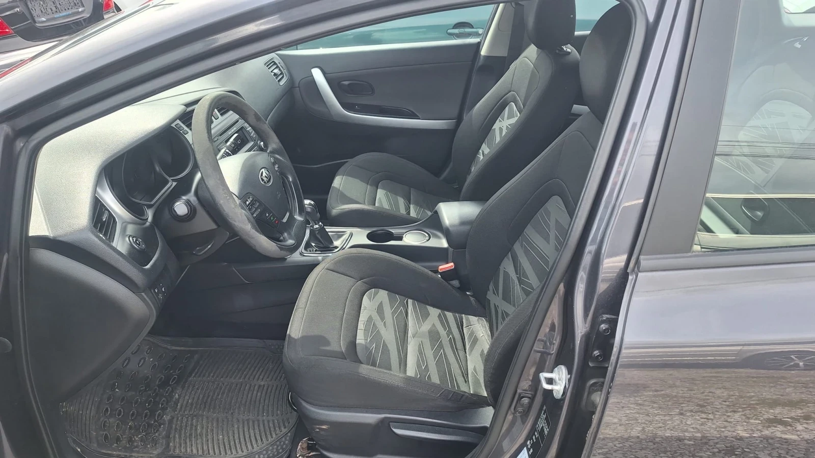 Kia Ceed 1.4 CRDI, снимка 7 - Автомобили и джипове - 54061043