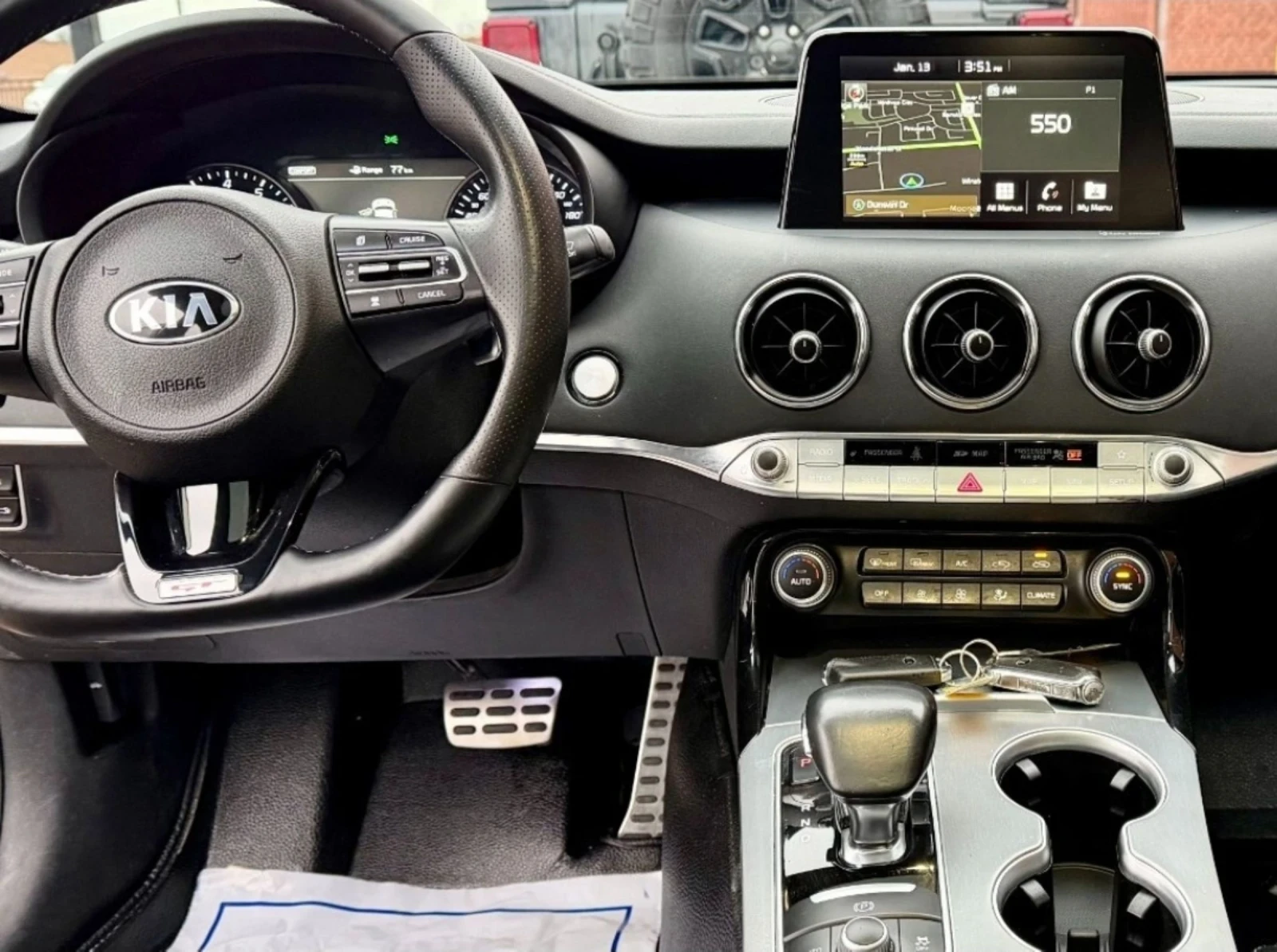 Kia Stinger 2018/HUD/360/PANO/PODGREV/CARFAX, снимка 10 - Автомобили и джипове - 54107507
