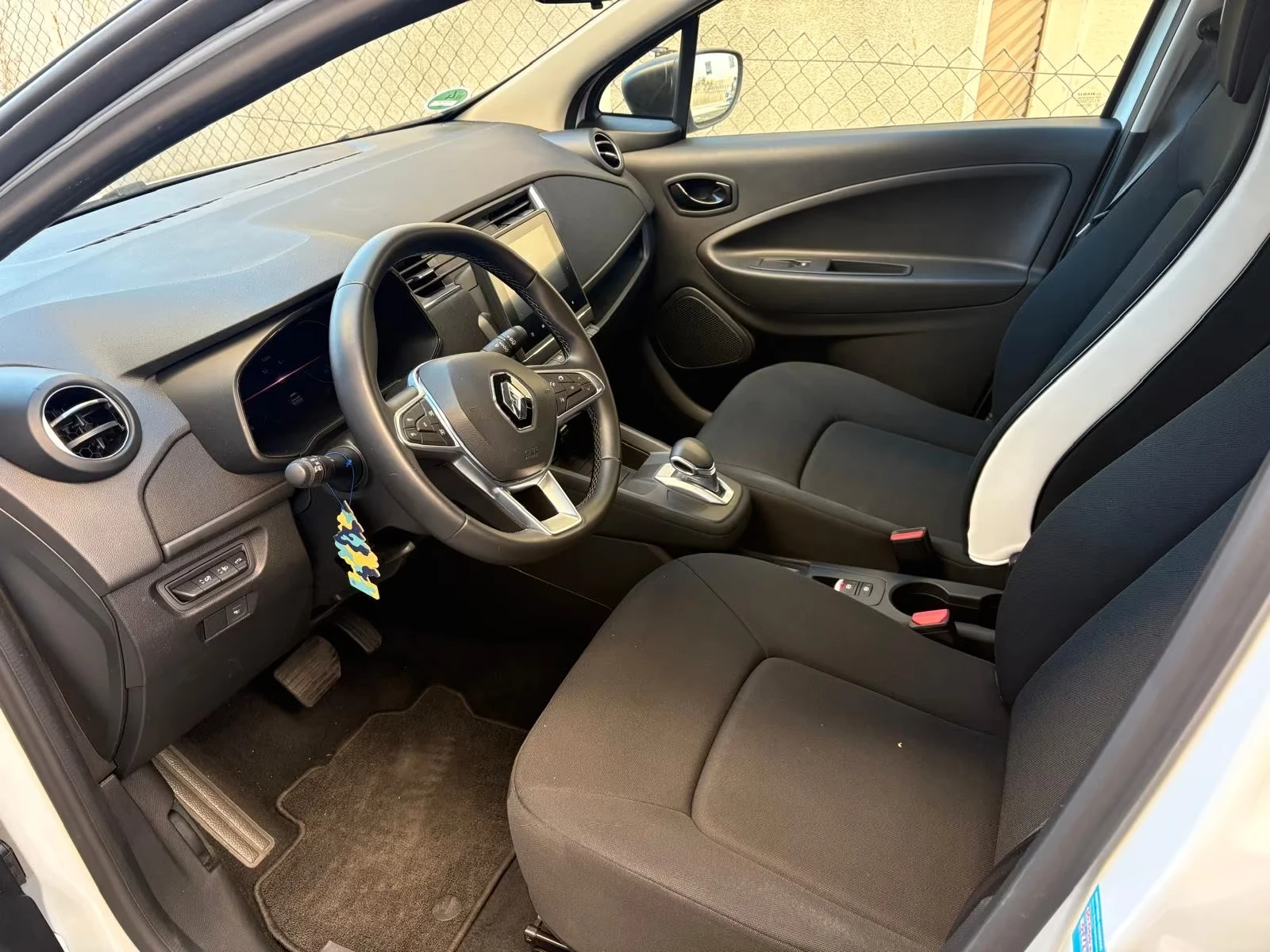 Renault Zoe 135R/109HP/52KWH/Собствена БАТЕРИЯ, снимка 6 - Автомобили и джипове - 54711211