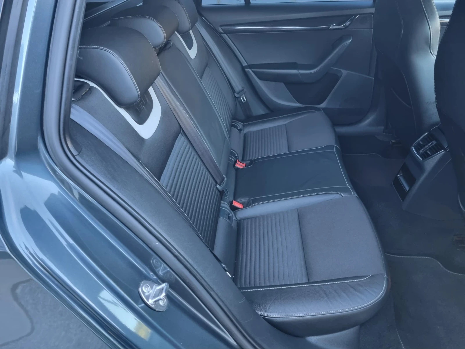 Skoda Octavia 2.0TDi VRS ШВЕЙЦАРИЯ, снимка 7 - Автомобили и джипове - 55420178