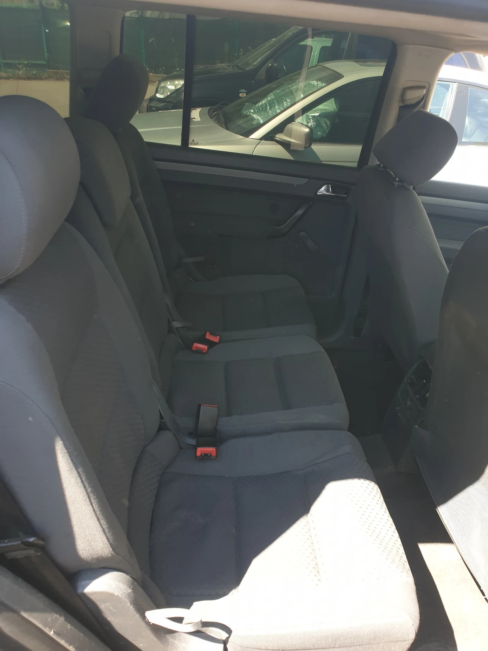 VW Touran 1.9 tdi, снимка 5 - Автомобили и джипове - 55448798