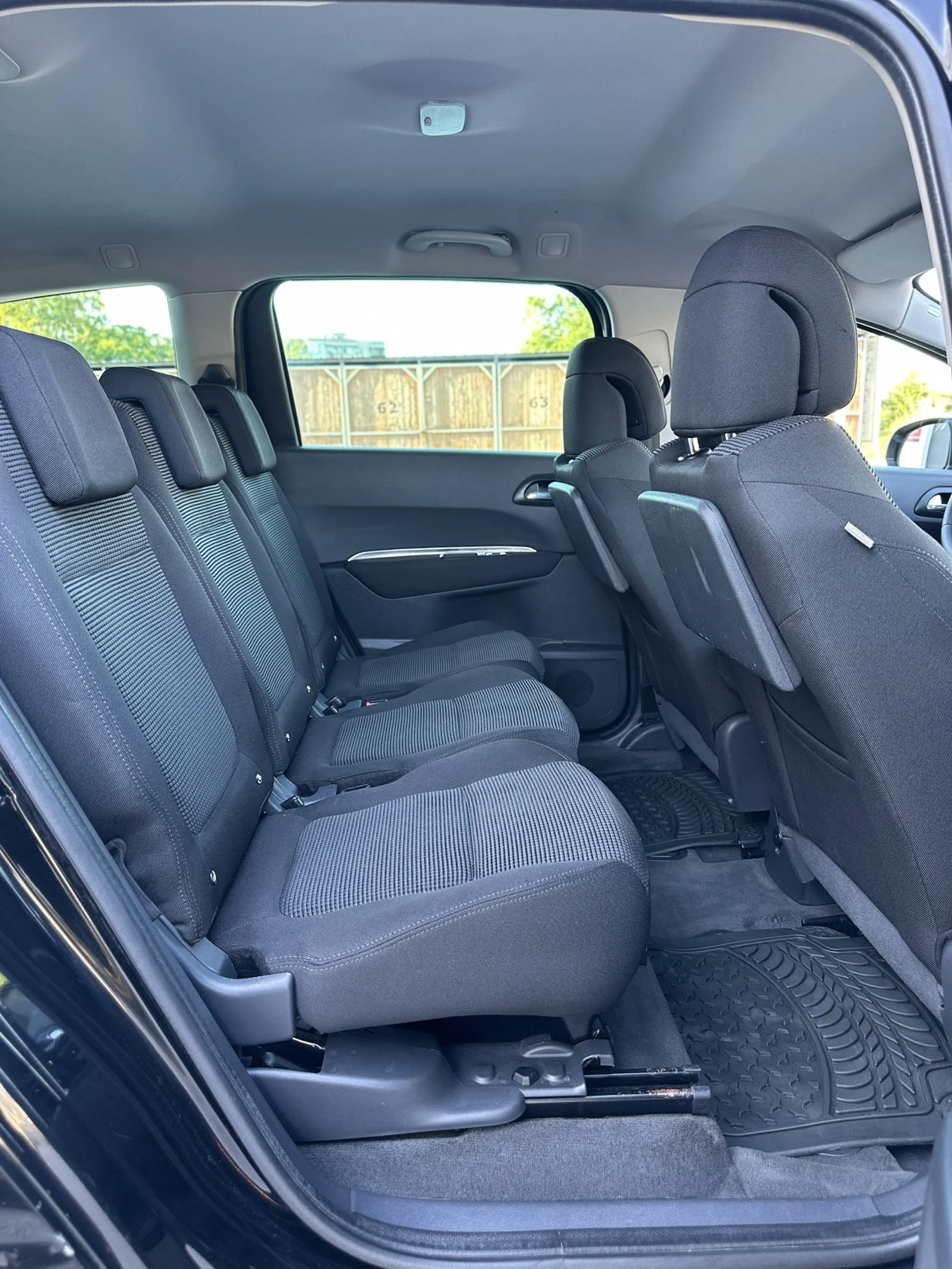 Peugeot 5008 1.6 HDI, снимка 12 - Автомобили и джипове - 55468444