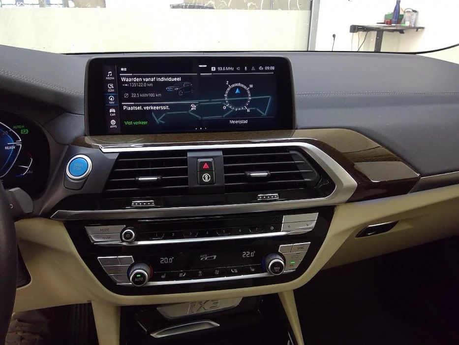 BMW iX3 HIGH EXECUTIVE/80KWh/286hp/SOH97.2%/PANO/CAMERA, снимка 12 - Автомобили и джипове - 55510979