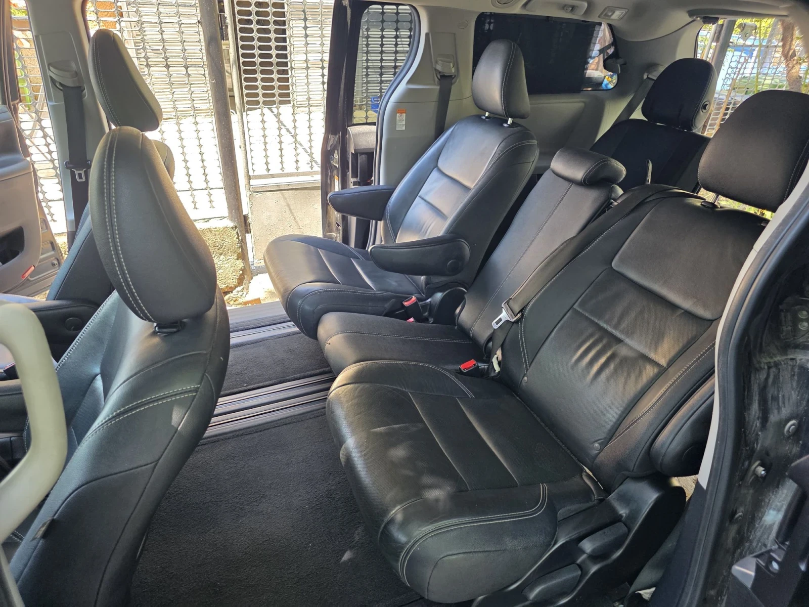 Toyota Sienna SE, снимка 16 - Автомобили и джипове - 55564914