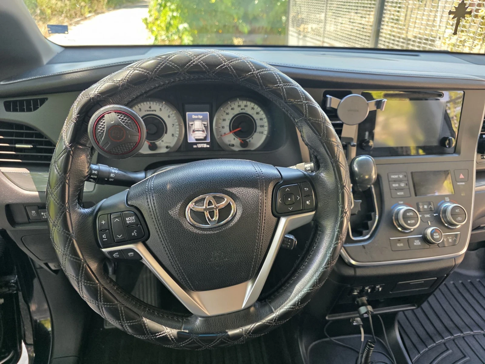 Toyota Sienna SE, снимка 13 - Автомобили и джипове - 55564914