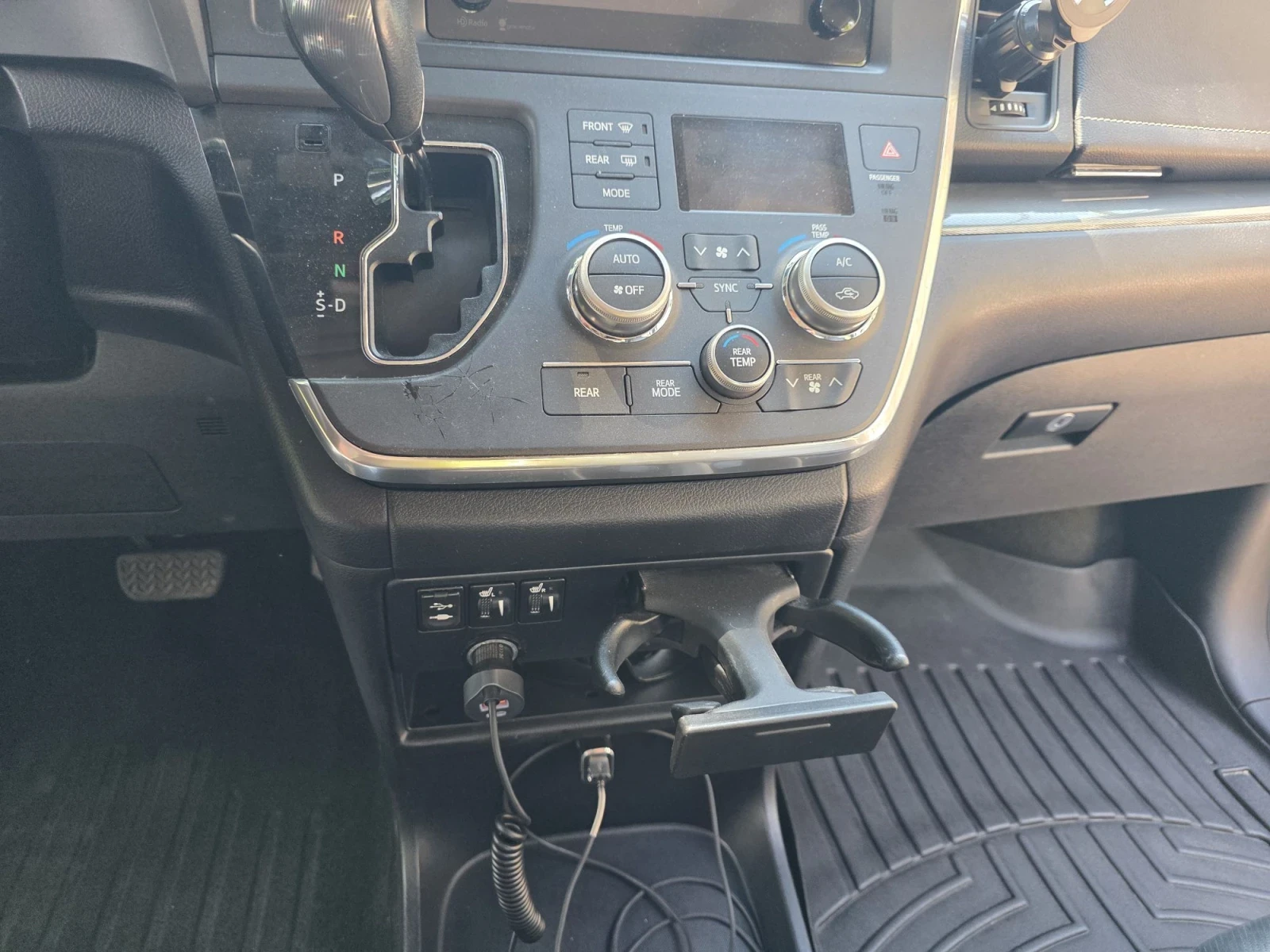 Toyota Sienna SE, снимка 12 - Автомобили и джипове - 55564914