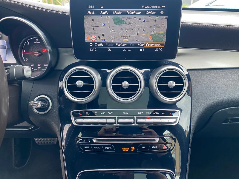 Mercedes-Benz GLC 250 AMG Line* 9G* ПАНОРАМА* КАМЕРА* КОЖА* NAVI, снимка 14 - Автомобили и джипове - 50020236