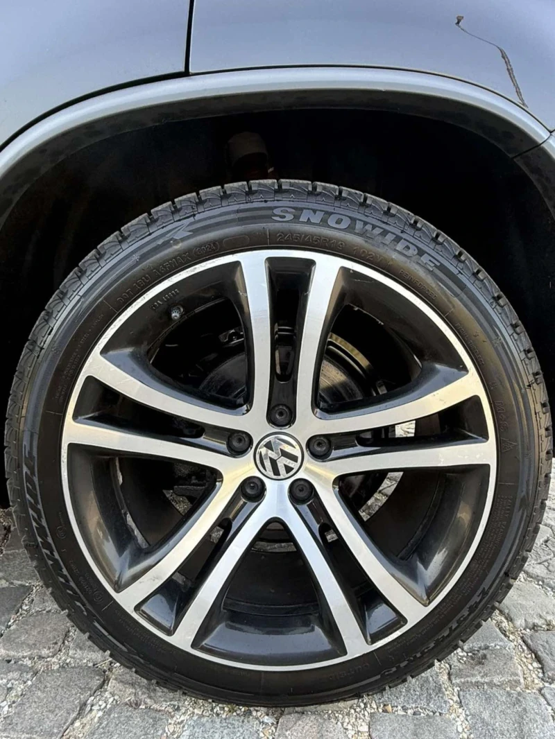 VW Tiguan 2.0 TSI R-LINE, снимка 8 - Автомобили и джипове - 51197946