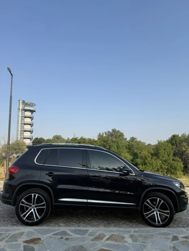 VW Tiguan 2.0 TSI R-LINE, снимка 5 - Автомобили и джипове - 51197946