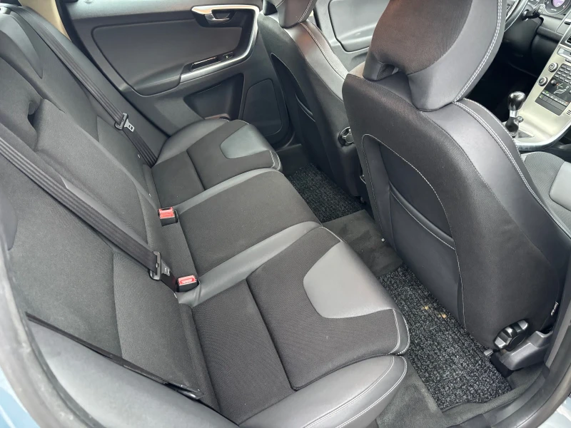Volvo XC60 2.4 D 5 РЪЧКА, снимка 14 - Автомобили и джипове - 53259875