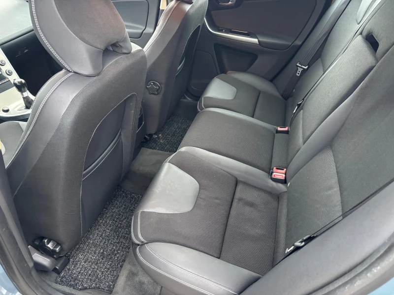 Volvo XC60 2.4 D 5 РЪЧКА, снимка 15 - Автомобили и джипове - 53259875