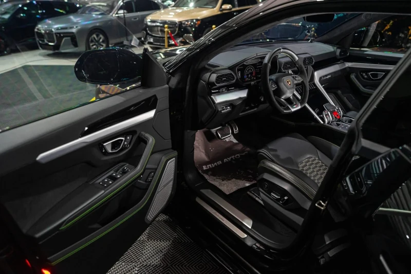 Lamborghini Urus 4.0 V8 FULL BLACK EDITION CARBON B&O ЛИЗИНГ 100%, снимка 11 - Автомобили и джипове - 53363867