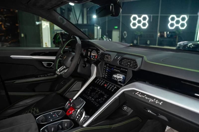 Lamborghini Urus 4.0 V8 FULL BLACK EDITION CARBON B&O ЛИЗИНГ 100%, снимка 13 - Автомобили и джипове - 53363867