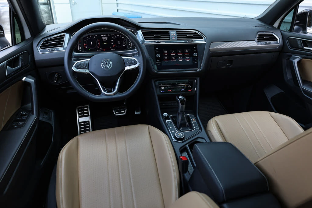 VW Tiguan COMFORTLINE R-LINE BLACK* ПАНОРАМА* КАМЕРА* ПОДГРЕ - изображение 10