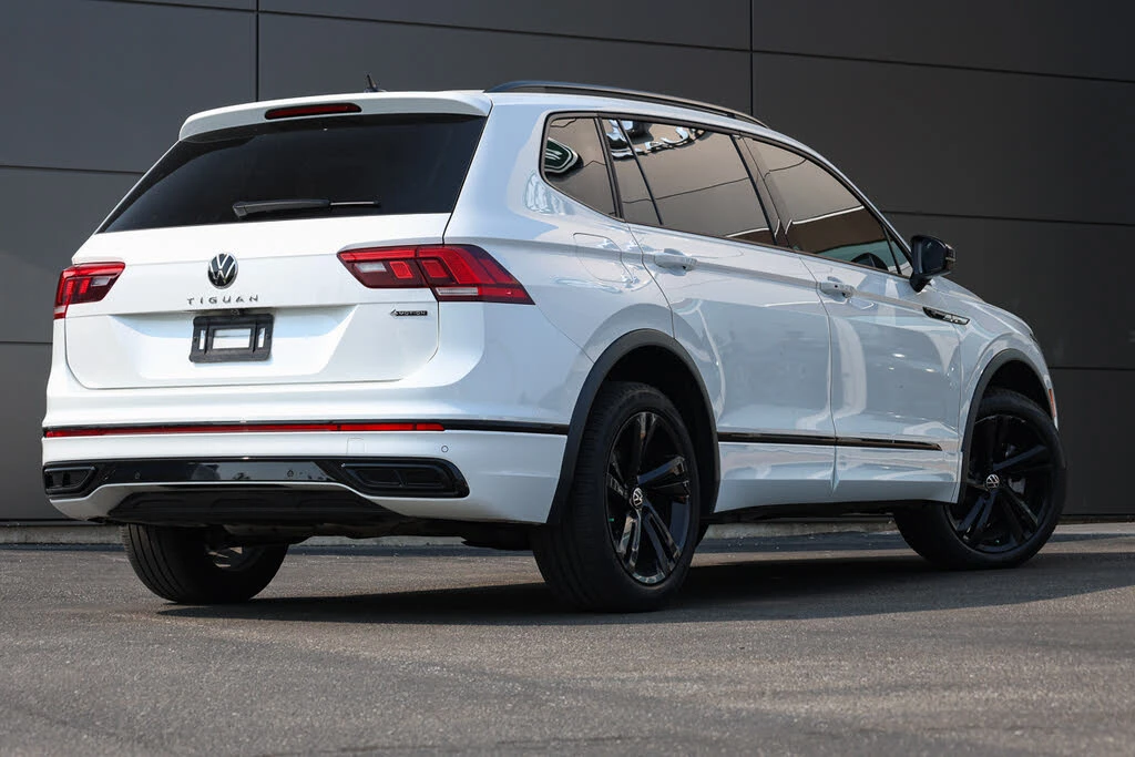 VW Tiguan COMFORTLINE R-LINE BLACK* ПАНОРАМА* КАМЕРА* ПОДГРЕ - изображение 4