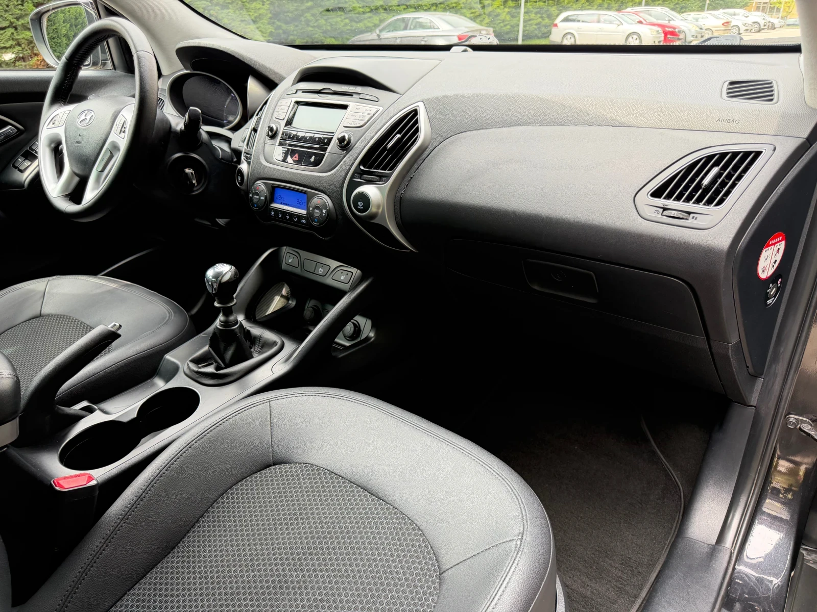 Hyundai IX35 2.0 136к.с 4х4, кожа, подгрев, Италия, снимка 12 - Автомобили и джипове - 54211010