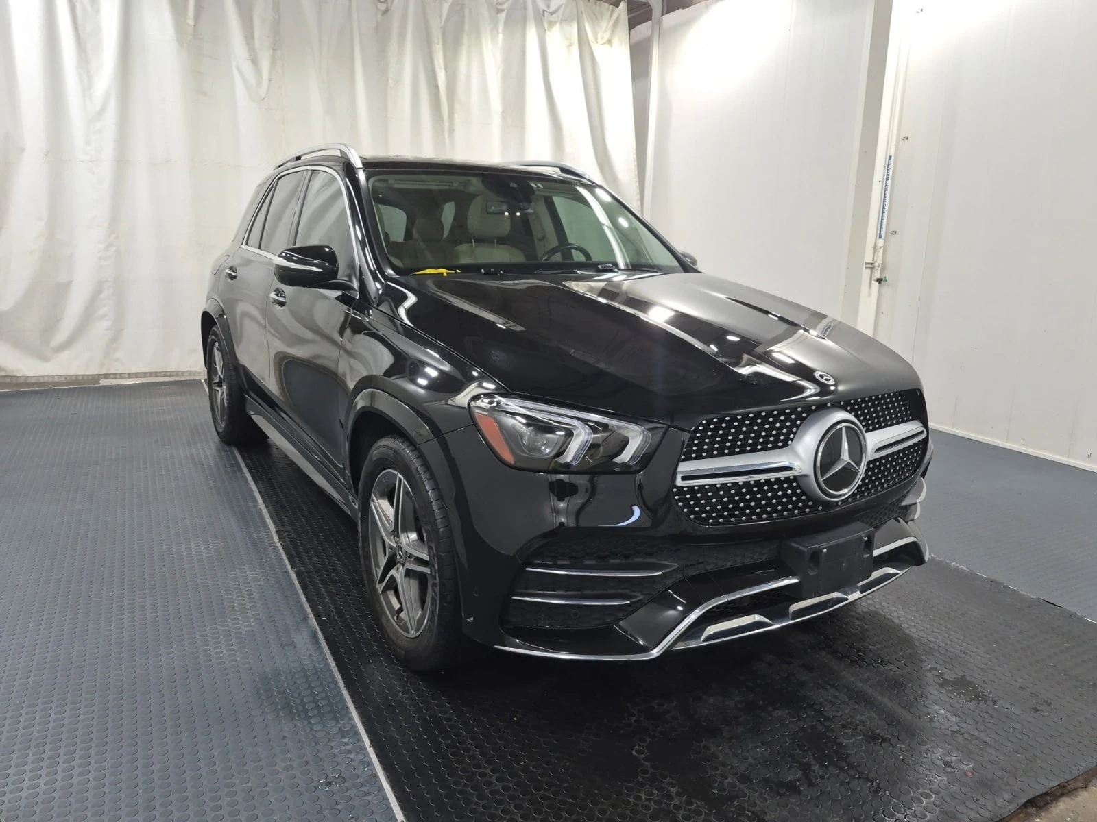 Mercedes-Benz GLE 450 / Distronic / 360 / Burmester / Carfax /Автокредит, снимка 2 - Автомобили и джипове - 56096139
