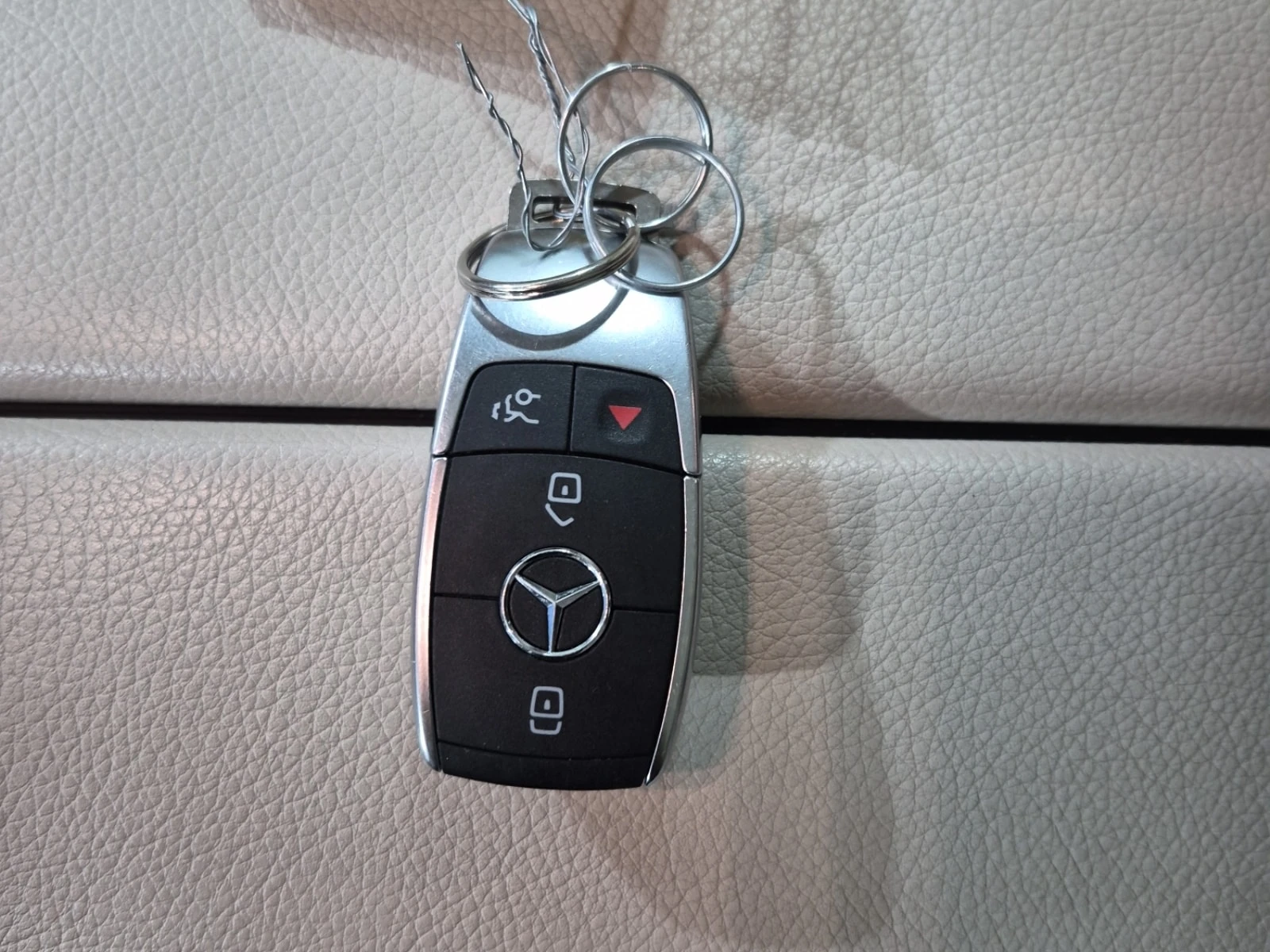 Mercedes-Benz GLE 450 / Distronic / 360 / Burmester / Carfax /Автокредит, снимка 8 - Автомобили и джипове - 56096139