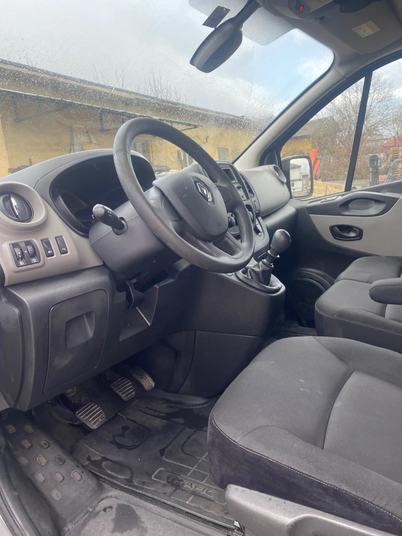 Renault Trafic Бус, снимка 14 - Бусове и автобуси - 49548205