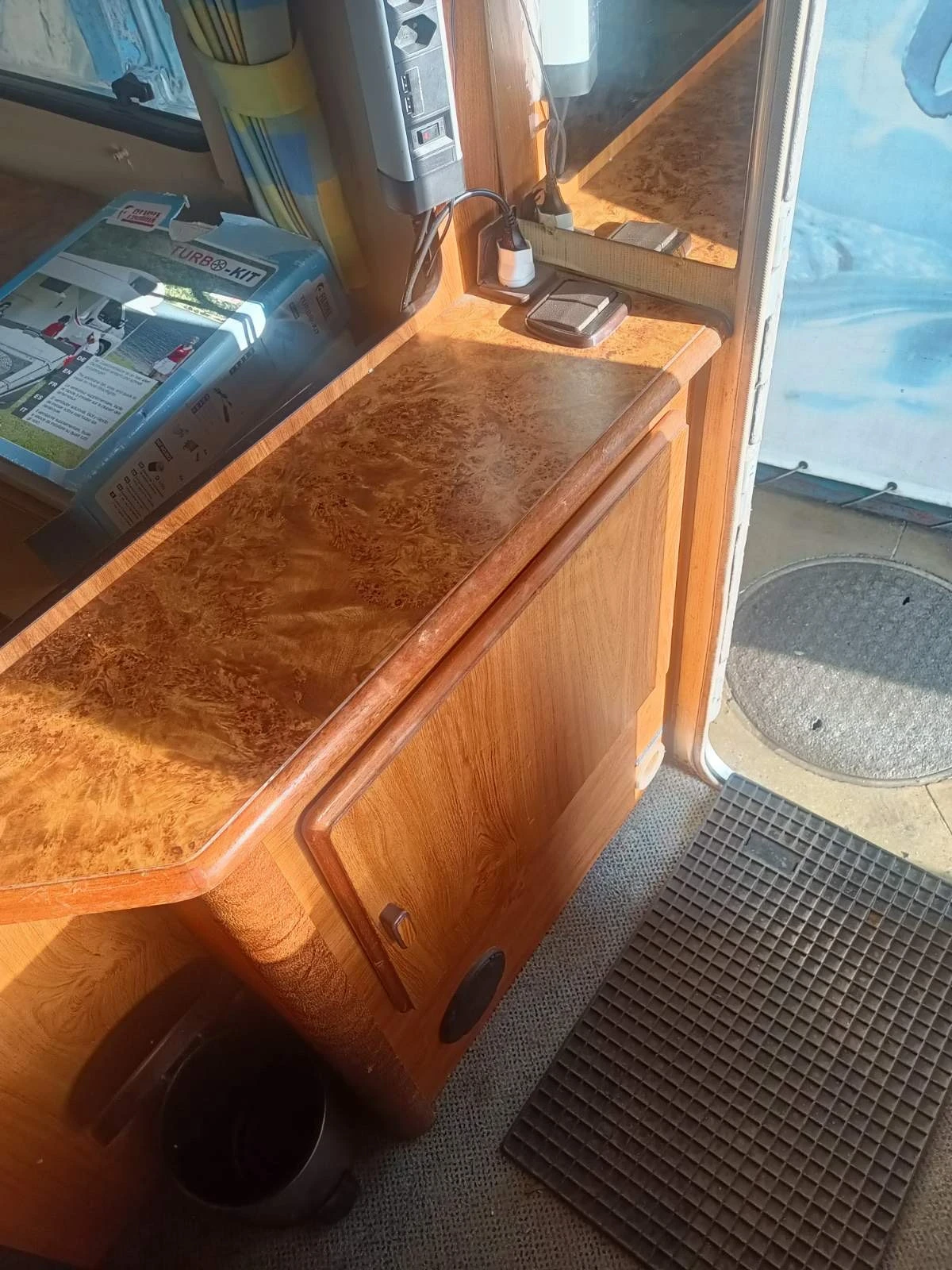 Кемпер HYMER / ERIBA Химер, снимка 4 - Каравани и кемпери - 53845664