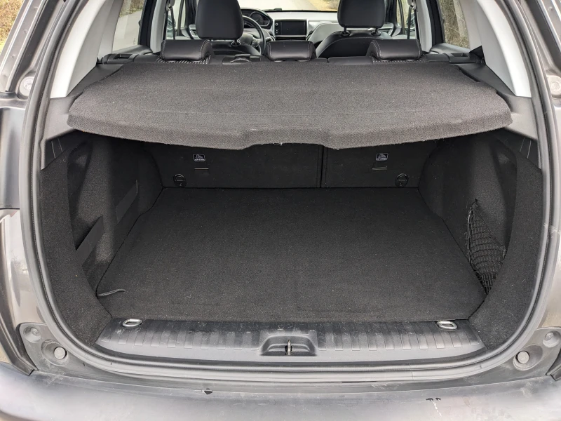 Peugeot 2008 1.2 PureTech Allure, снимка 11 - Автомобили и джипове - 52584821