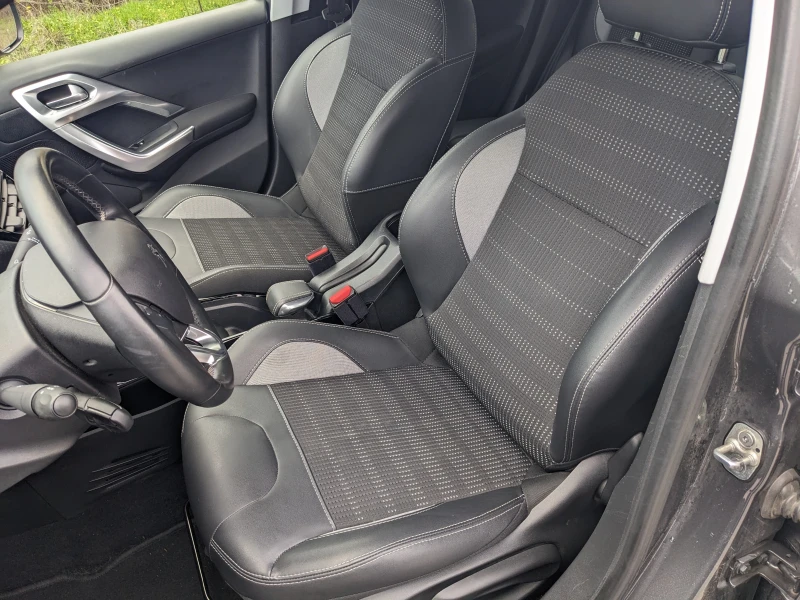 Peugeot 2008 1.2 PureTech Allure, снимка 8 - Автомобили и джипове - 52584821