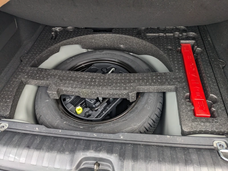 Peugeot 2008 1.2 PureTech Allure, снимка 13 - Автомобили и джипове - 52584821