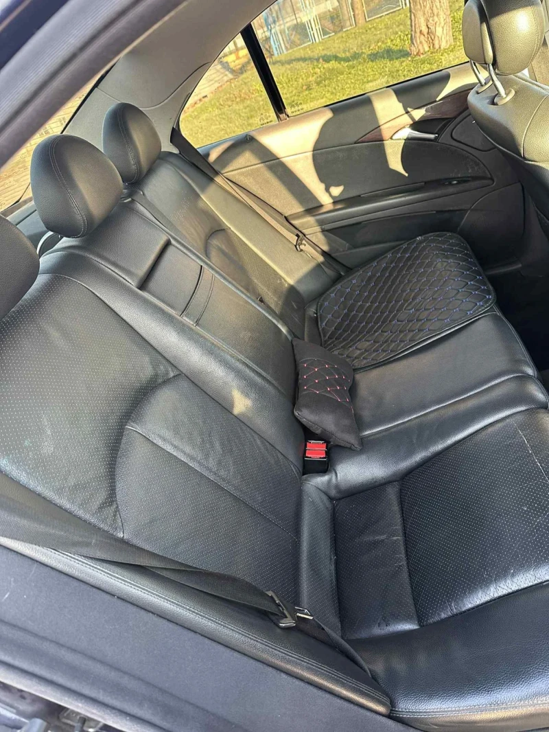 Mercedes-Benz E 270 2.7 CDI, снимка 11 - Автомобили и джипове - 53145126
