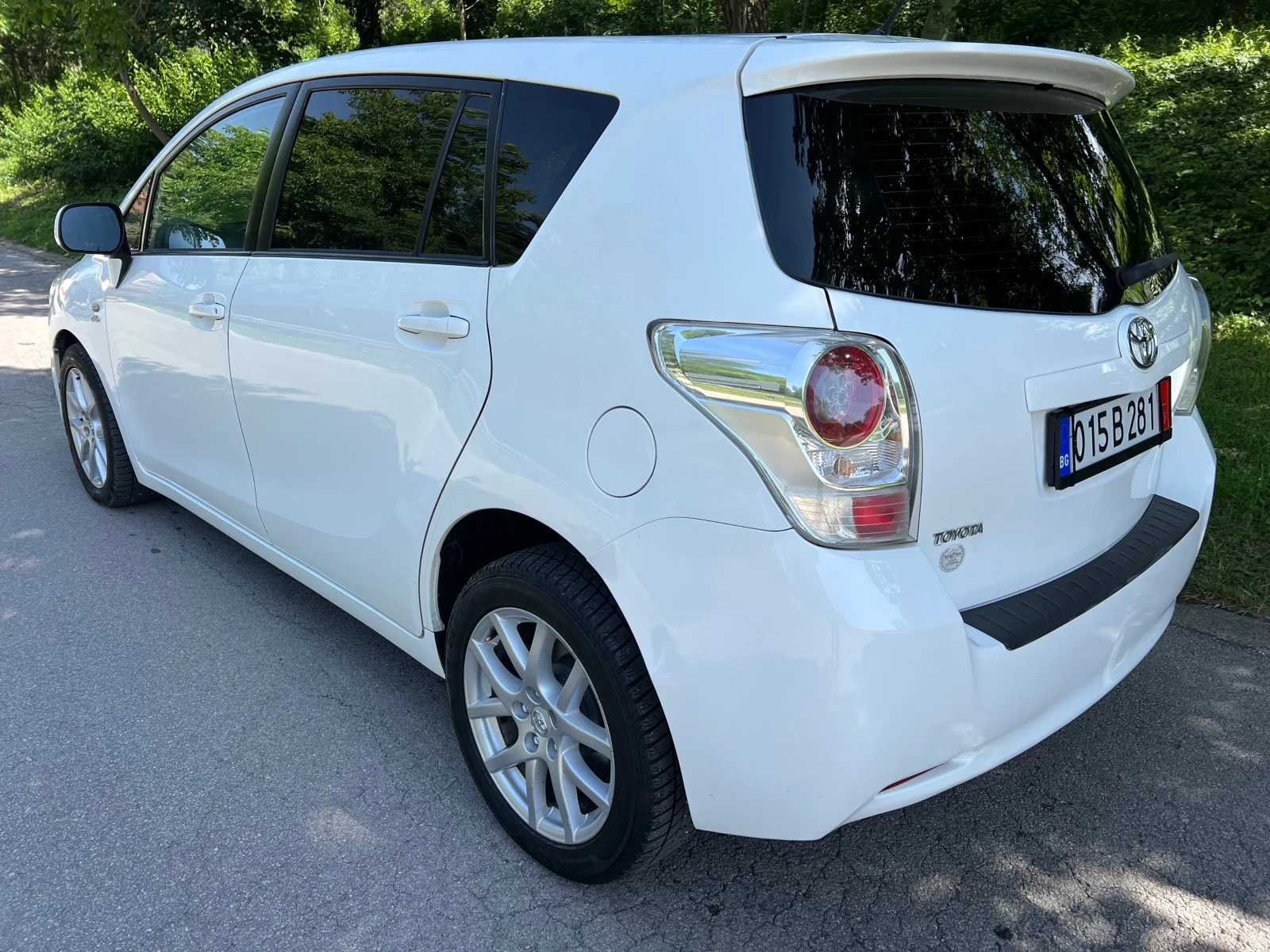 Toyota Verso 2.2D/150p.s-Avtomat /Navi/Panorama-Full-EURO 5b - изображение 4